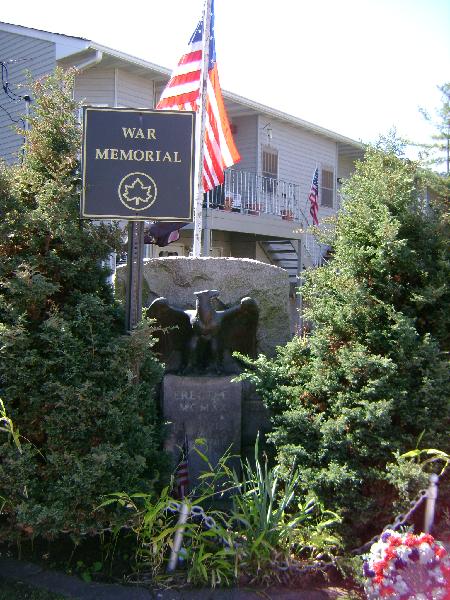 Zoom on the image : Egbertville World War Memorial